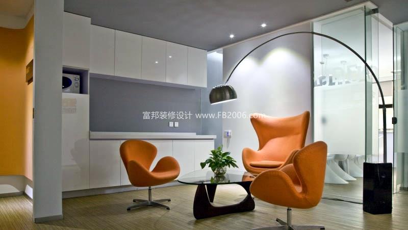 绿植进入办公室装修中
